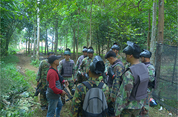 Paintball (2) Paintball (2)