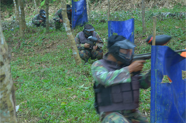 Paintball (3) Paintball (3)
